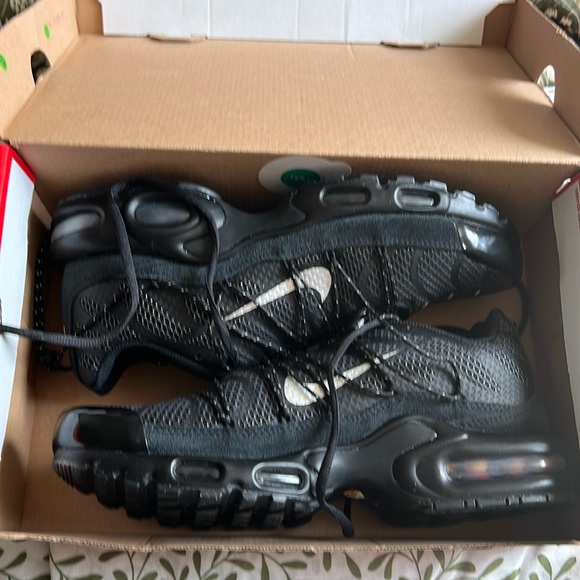 Nike new air sneakers black. - Picture 3 of 8